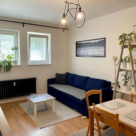 Cozy Self Check-In Apartment In Vibrant Ruzinov Area, Komarnicka 42, Pozsony Kültér fotó