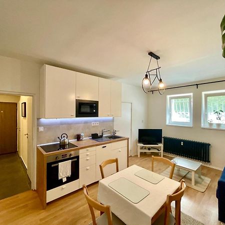 Cozy Self Check-In Apartment In Vibrant Ruzinov Area, Komarnicka 42, Pozsony Kültér fotó