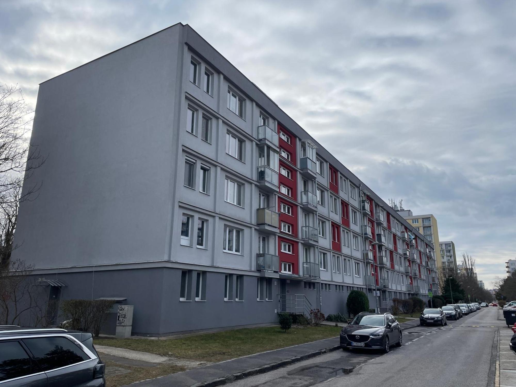 Cozy Self Check-In Apartment In Vibrant Ruzinov Area, Komarnicka 42, Pozsony Kültér fotó